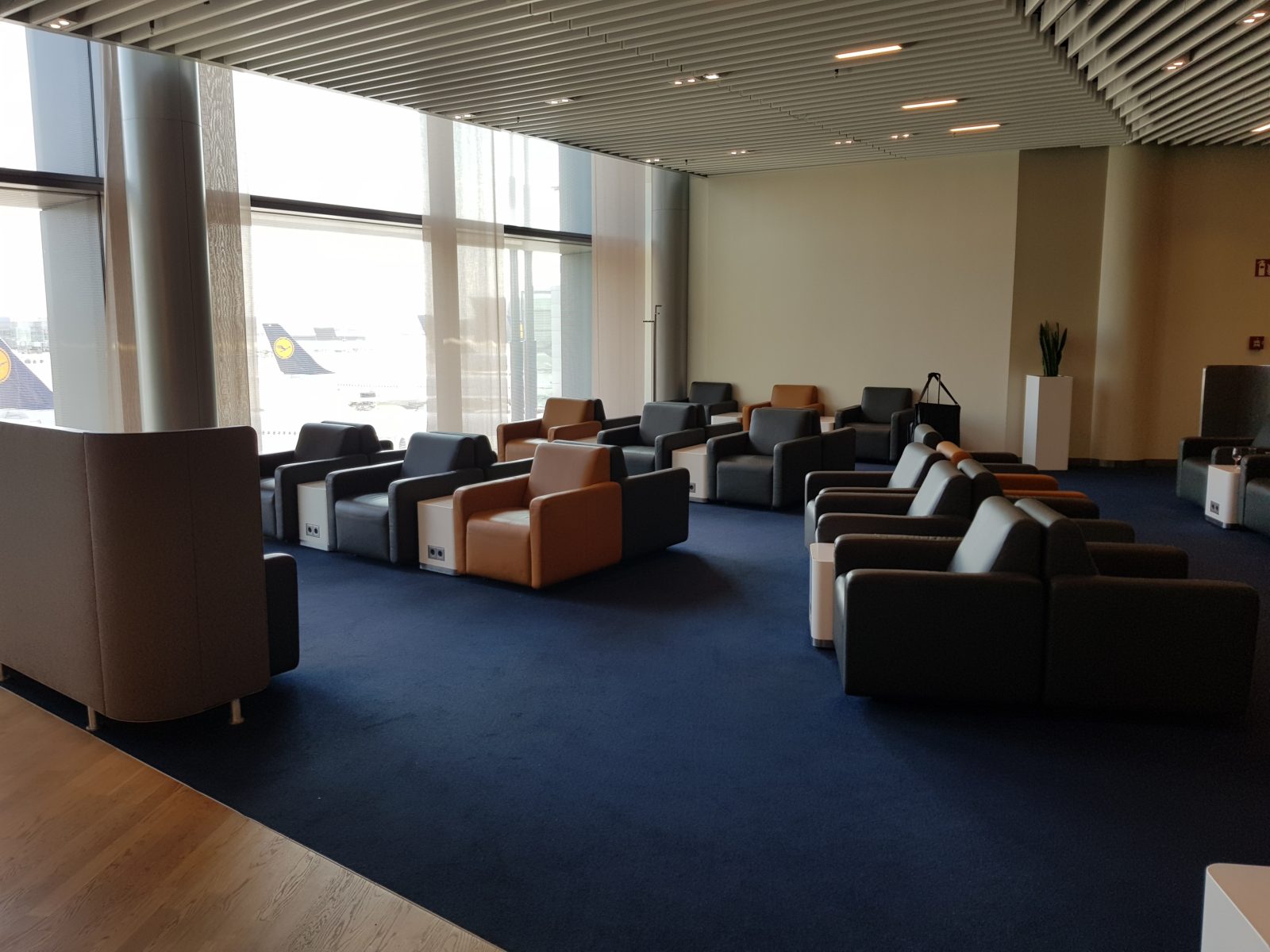 Lufthansa Business Lounge Frankfurt Terminal 1 premium-flights.com