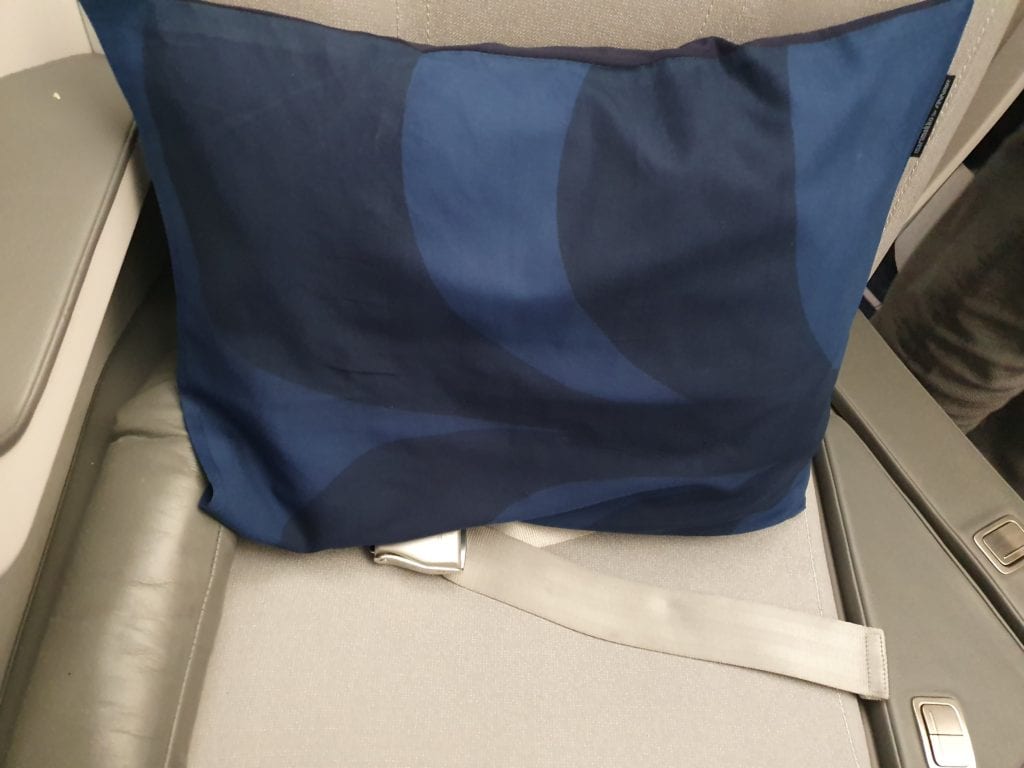 Review Finnair Business class pillow
