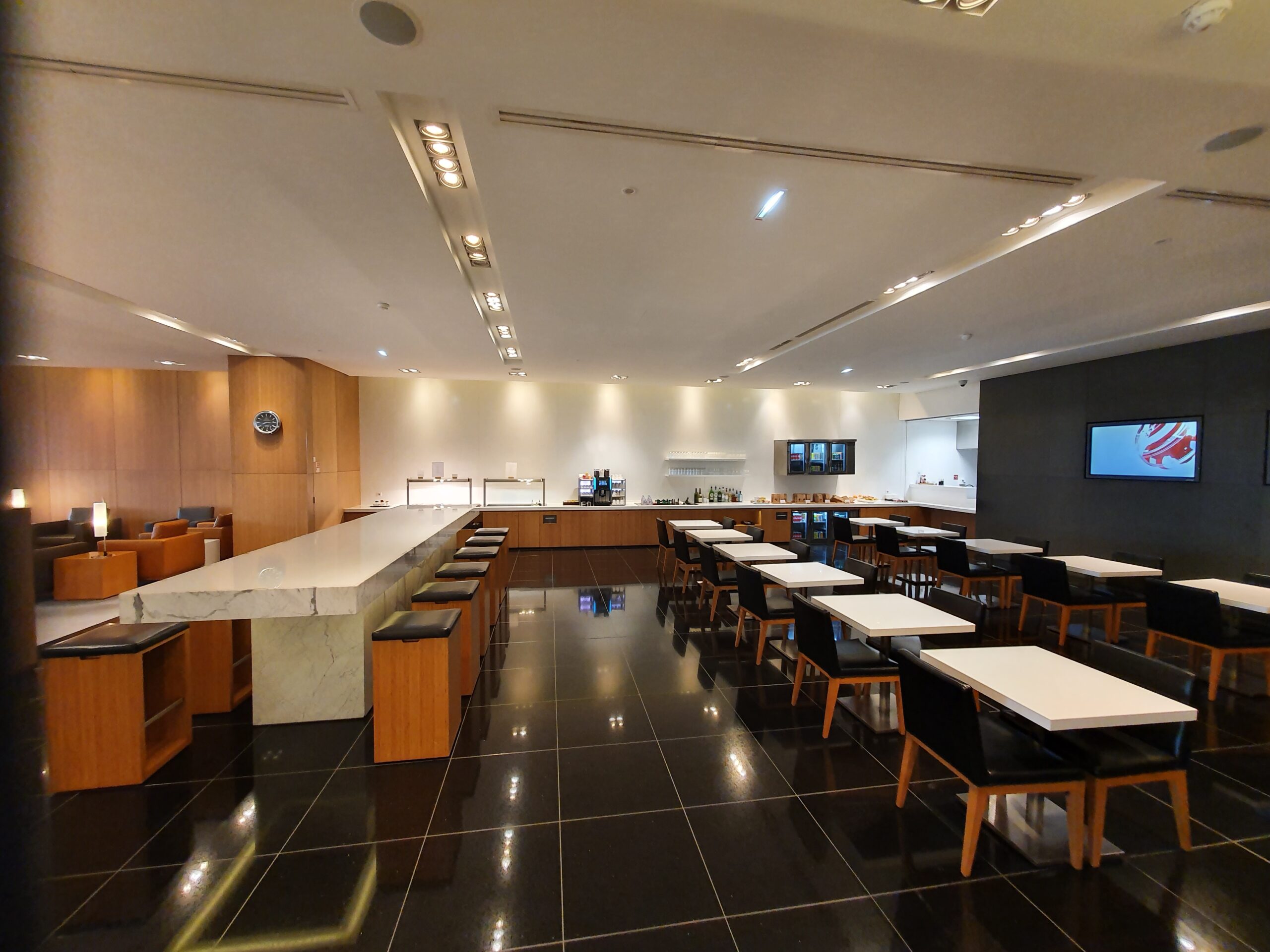 Lounge Review Cathay Pacific Lounge Paris CDG Terminal 2