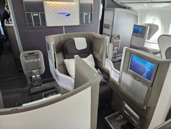 BRITISH AIRWAYS B787 BUSINESS CLASS REVIEW visual data 6